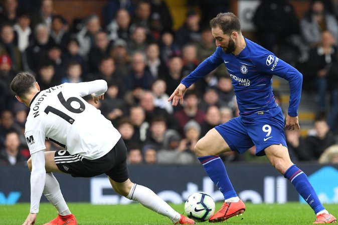 费兰深谙棒球之道 来源：巴塞官方推特费兰深谙棒球之道 来源：巴塞官方推特