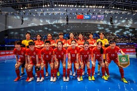 亚特兰大勇士队凭借强力外野群在不被看好的情况下击败太空人，时隔 26 年再夺魁